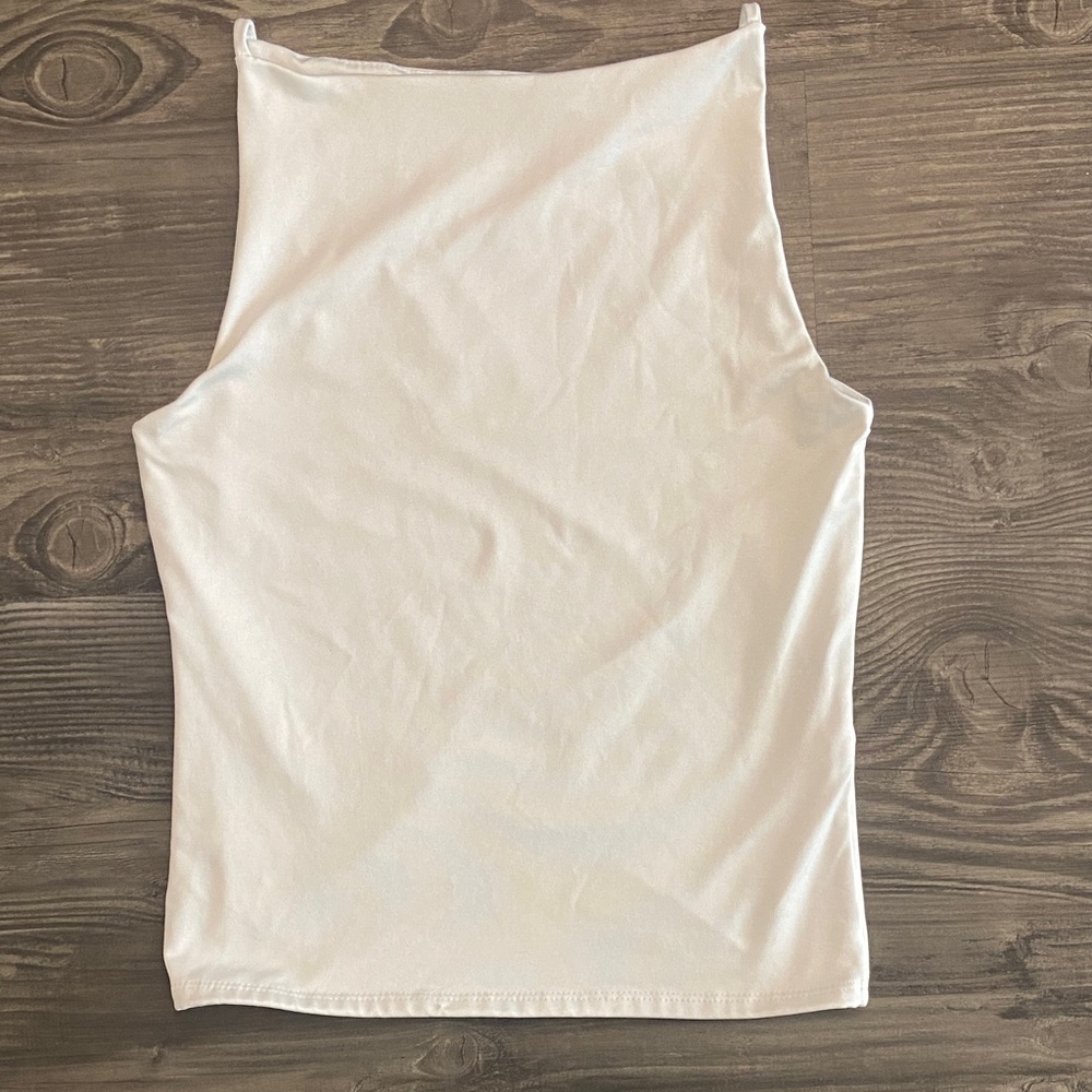 Chic White Sleeveless Tank Top